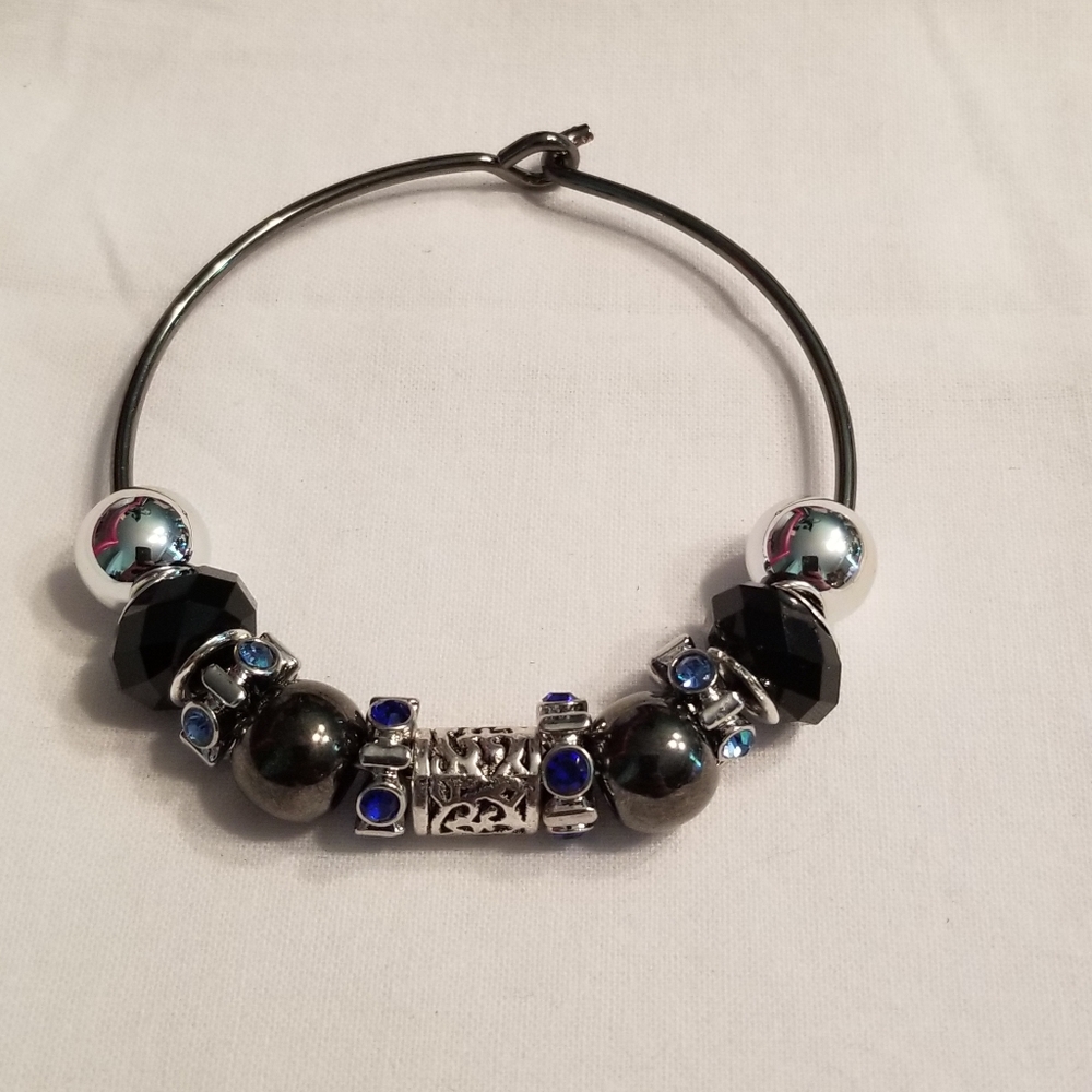 🖤 Shiny black hook and loop bracelet